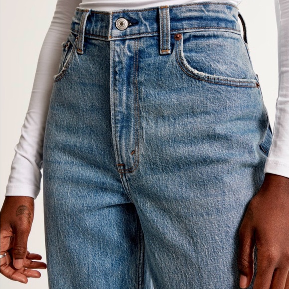 Abercrombie 90’s Straight High-Rise Jeans - Picture 2 of 5